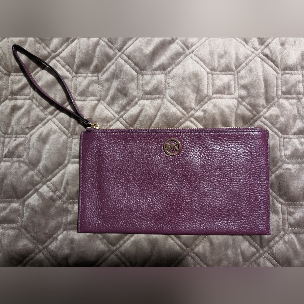 EUC MICHAEL by Michael Kors jet set charm merlot leather wristlet  (257)
